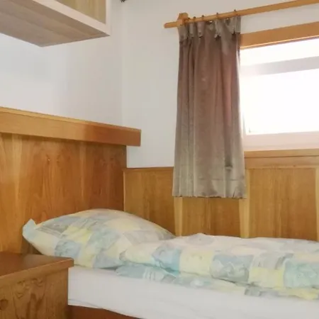 Apartament Haus Dienten 11 *