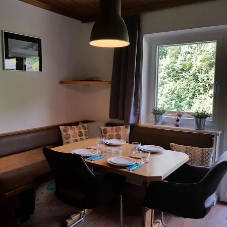 Apartament Haus Dienten 11 *