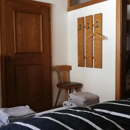 Haus Dienten 11